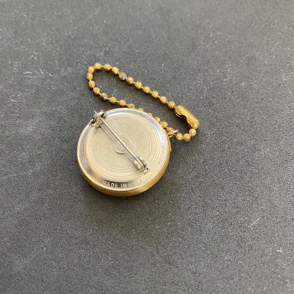 Vintage Collectible Pin with retractable chain. - Picture 3 of 4